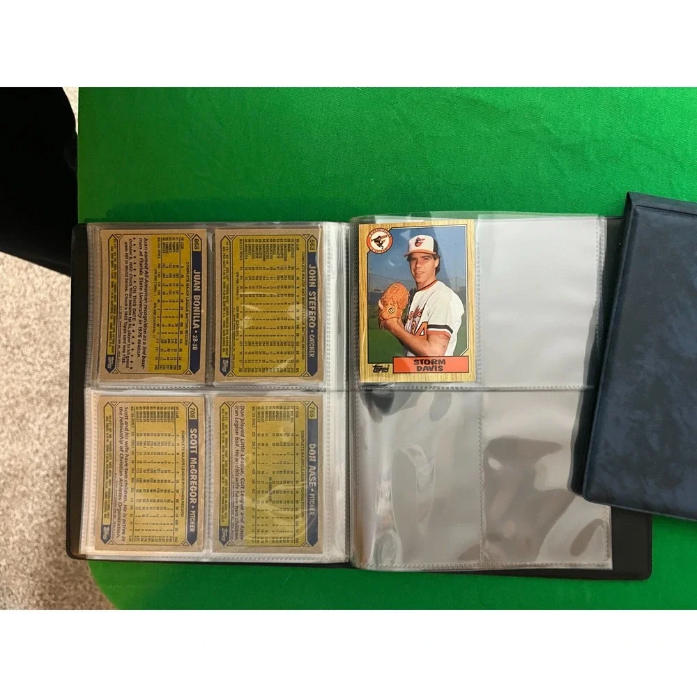 Baltimore Orioles 1987 Topps Team Set with‎ 40 card collector album.